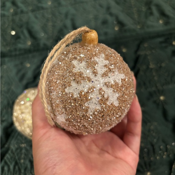 ✨🎄✨Elegant Holiday Sparkle Ornaments✨ - Picture 9 of 10